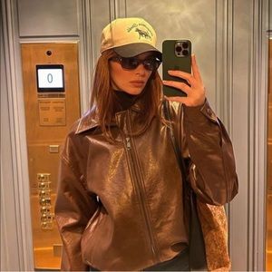 Siegelman Stable Hat - never been worn 
Black and Khaki